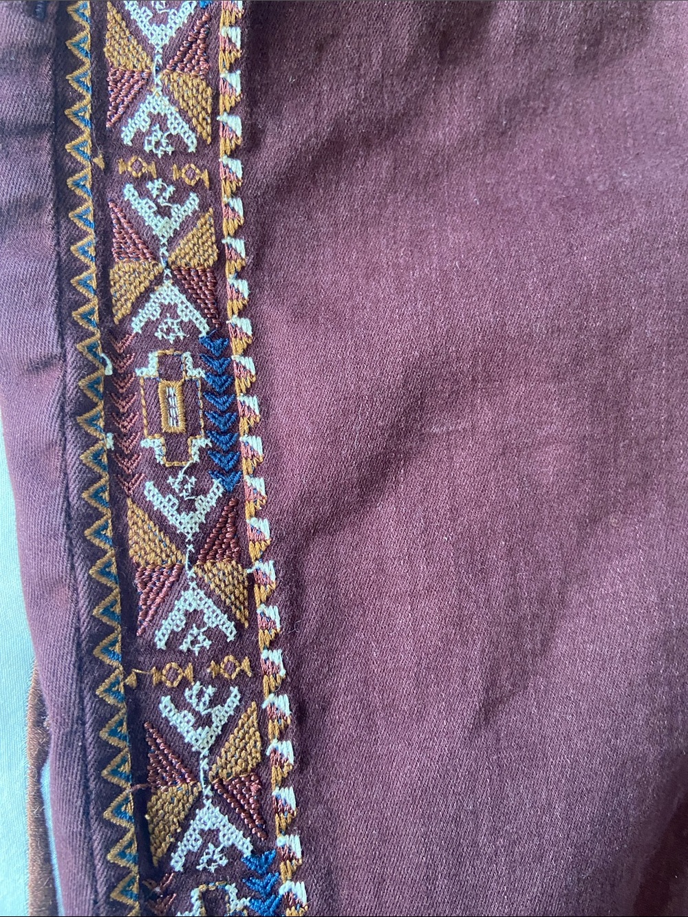 Driftwood Tribal Embroidered Side-Stripe Wine Skinny Jeans 30 Stretchy GUC - Picture 2 of 5